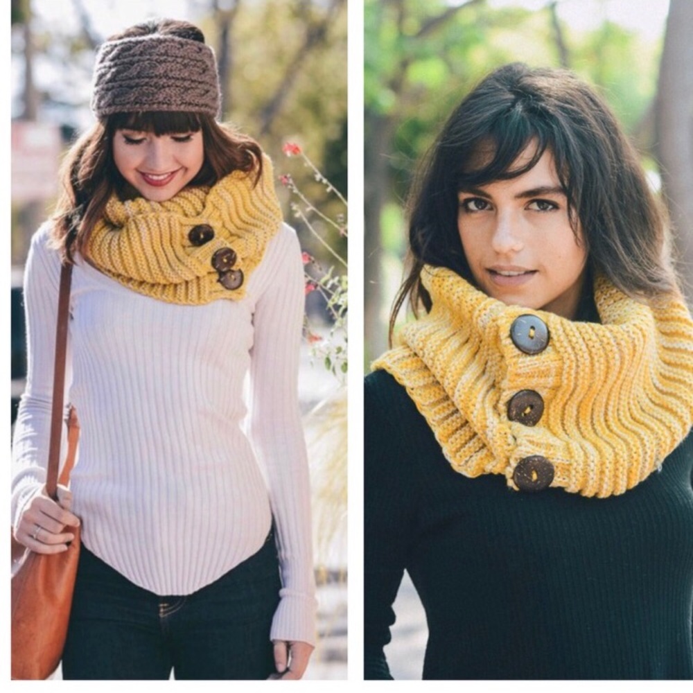 ✨SALE!✨5⭐️NEW! CHIC KNIT INFINITY BUTTON SCARF - Picture 2 of 7